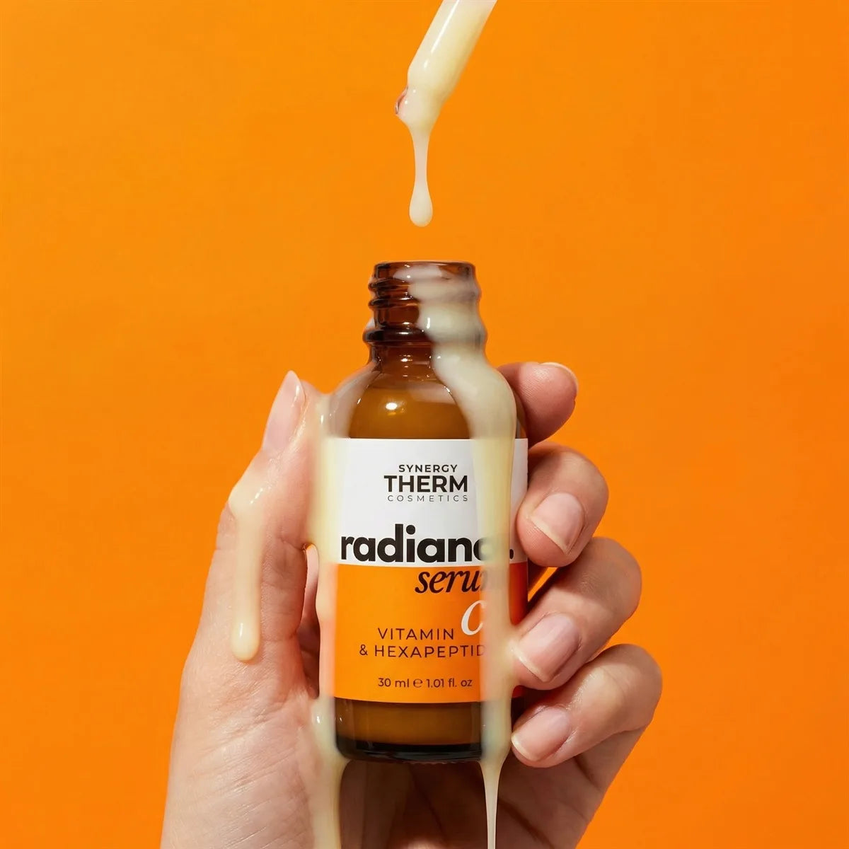 Ser iluminator și antioxidant cu Vitamina C, Radiance Serum, cu Vitamina C lipozomală și Hexapeptide